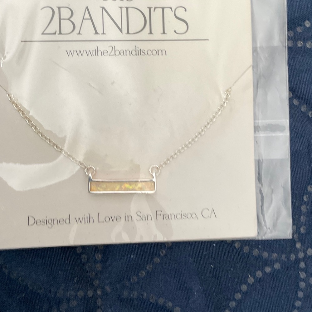 2Bandits Cream Opalescent Bar Necklace